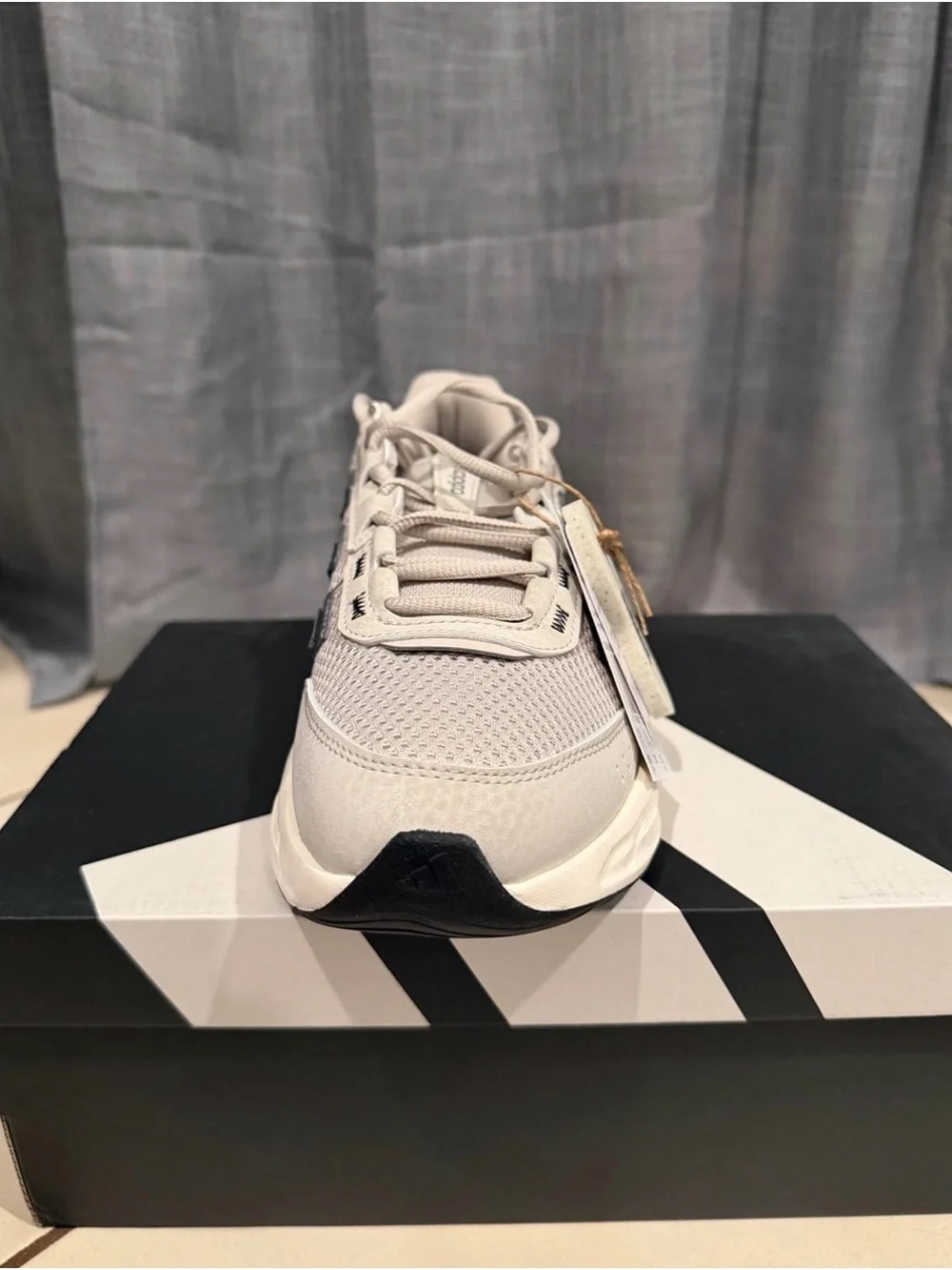 NWT Adidas Astrastar Gray & Silver 6.5W / 5Y